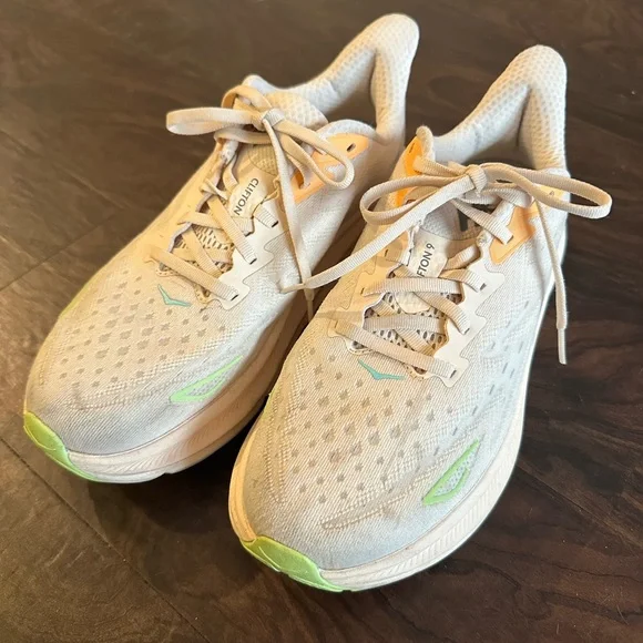 HOKA Clifton 9 - Size 9.5 - Picture 2 of 4